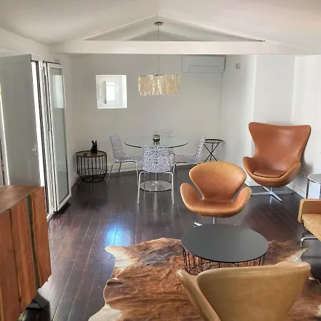 Апартаменты Fabulous T2 With Balcony In Rossio *