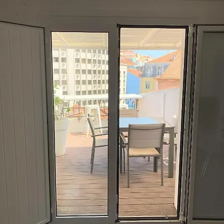 Fabulous T2 With Balcony In Rossio Лиссабон