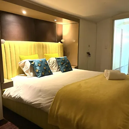 Апартаменты Fabulous T2 With Balcony In Rossio *