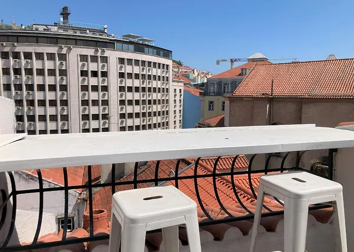 Fabulous T2 With Balcony In Rossio *
