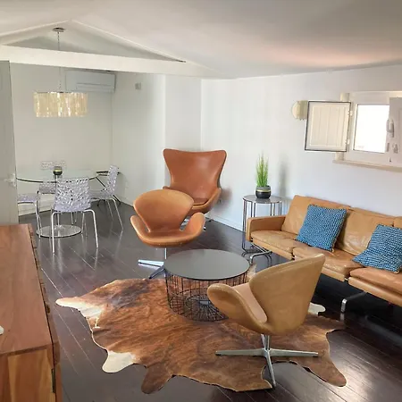 Fabulous T2 With Balcony In Rossio * Lizbona