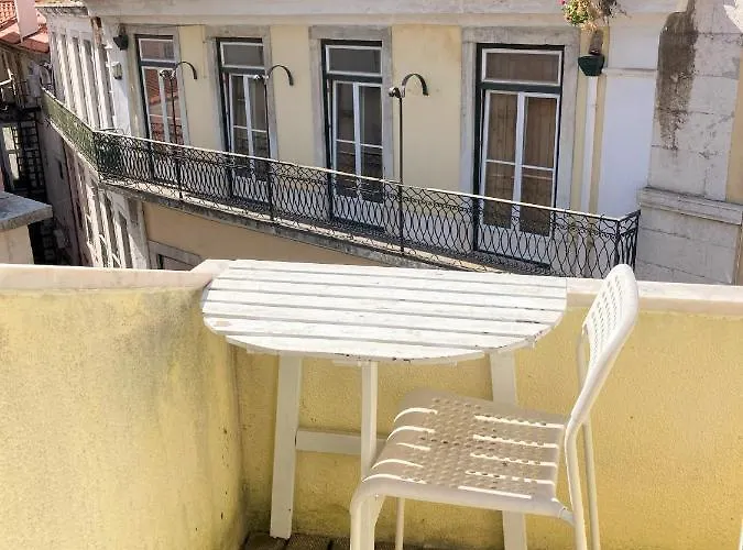 Fabulous T2 With Balcony In Rossio *