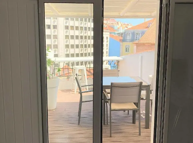 Fabulous T2 With Balcony In Rossio Lisboa