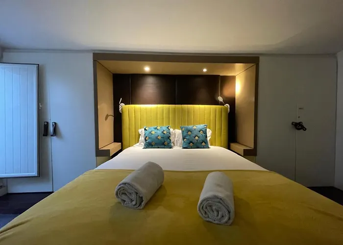 Fabulous T2 With Balcony In Rossio *