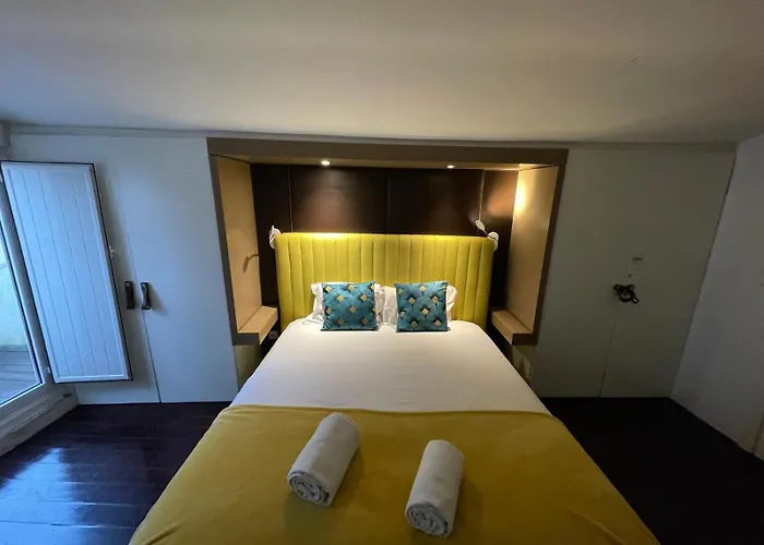 Fabulous T2 With Balcony In Rossio